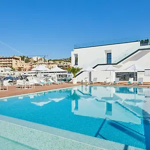 https://calanova-sports-residence.balearic-islands.net