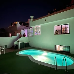 Long Surf House Hostel